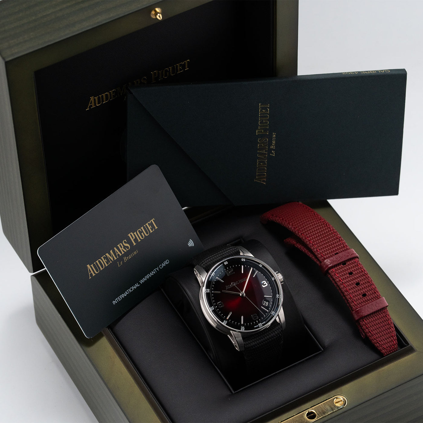 Code 11.59 41mm Red Dial 2022 - 15210BC.OO.A500KB.01 – Marc Gebauer